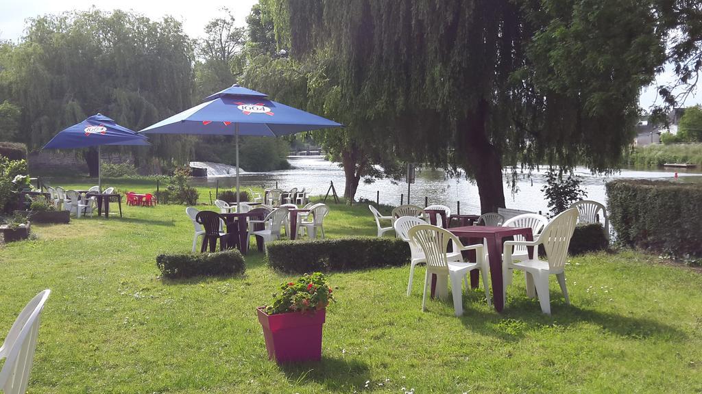 Grand Hotel Le Pont Rean Bagian luar foto